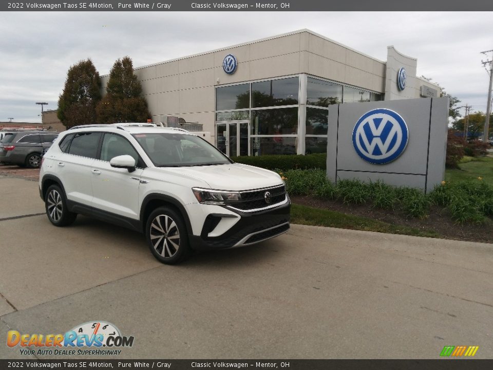 Front 3/4 View of 2022 Volkswagen Taos SE 4Motion Photo #1