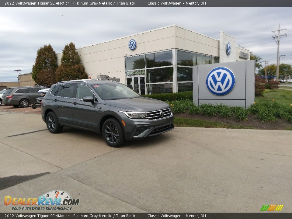 Front 3/4 View of 2022 Volkswagen Tiguan SE 4Motion Photo #1