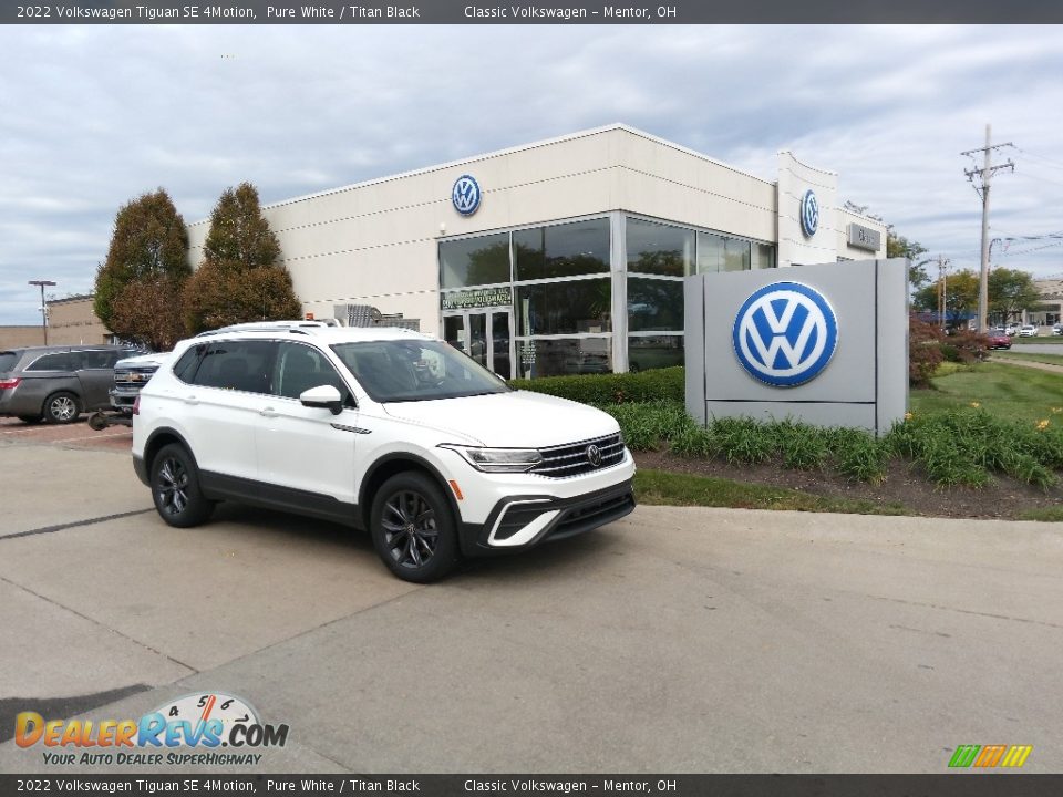 Front 3/4 View of 2022 Volkswagen Tiguan SE 4Motion Photo #1