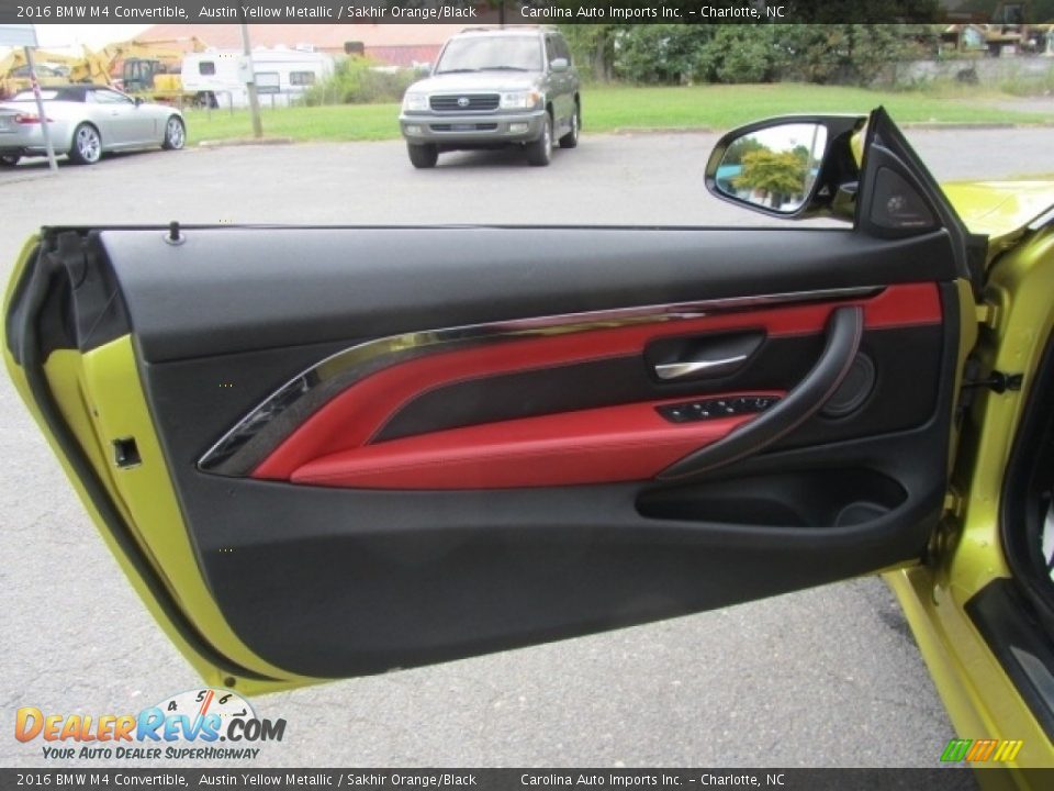 Door Panel of 2016 BMW M4 Convertible Photo #19