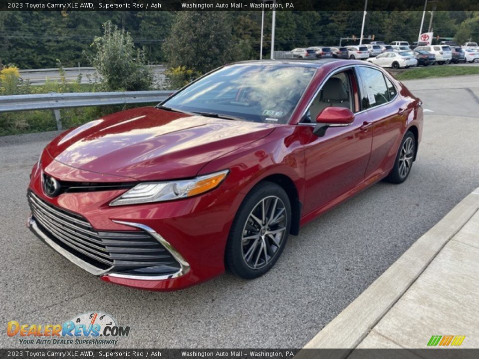 Front 3/4 View of 2023 Toyota Camry XLE AWD Photo #7