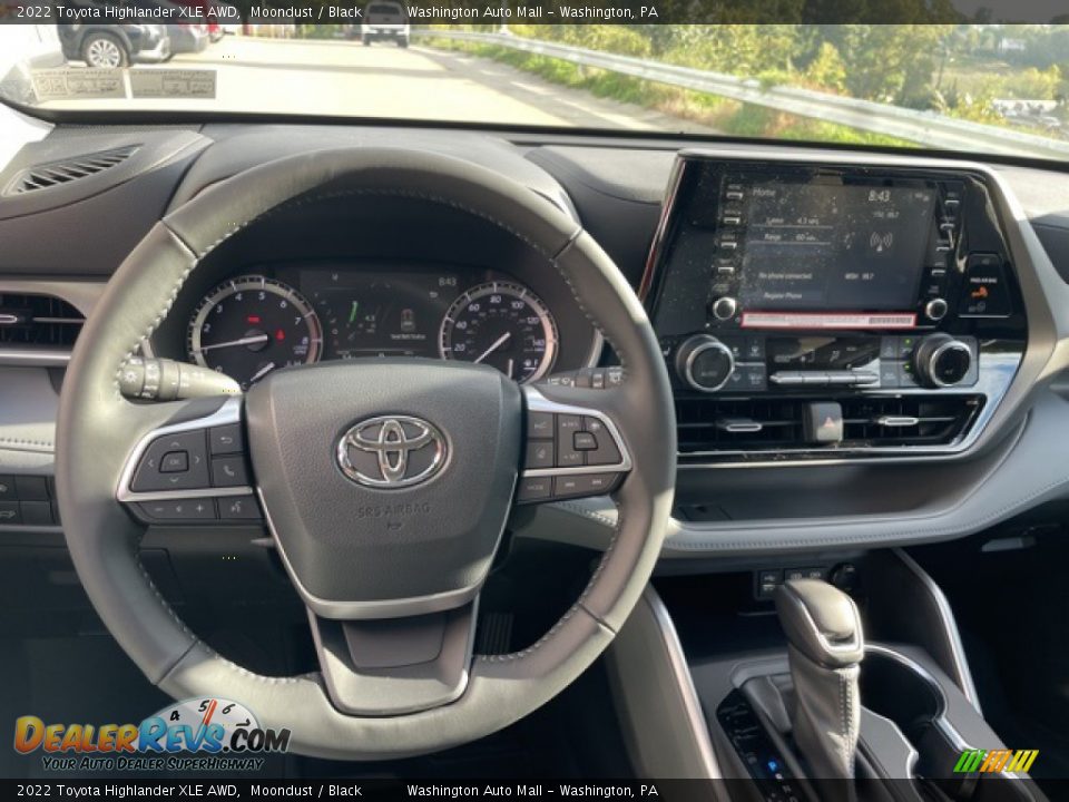 2022 Toyota Highlander XLE AWD Moondust / Black Photo #10