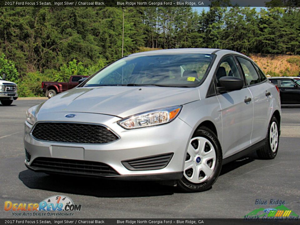 Front 3/4 View of 2017 Ford Focus S Sedan Photo #1