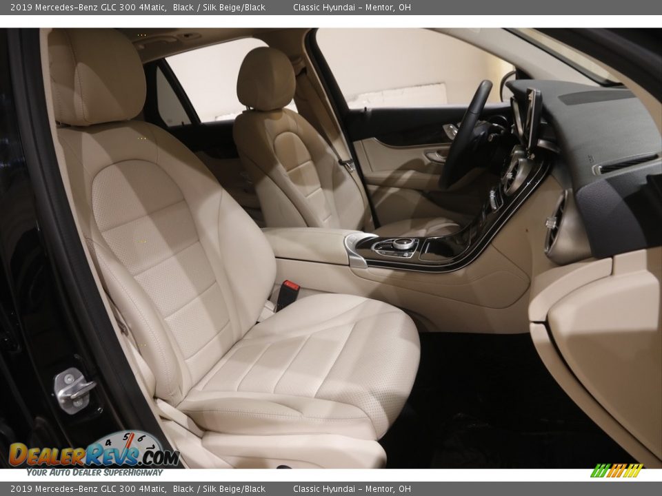 2019 Mercedes-Benz GLC 300 4Matic Black / Silk Beige/Black Photo #16