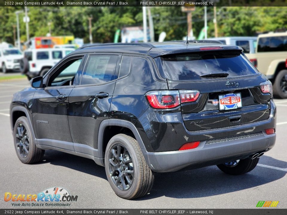 2022 Jeep Compass Latitude 4x4 Diamond Black Crystal Pearl / Black Photo #4