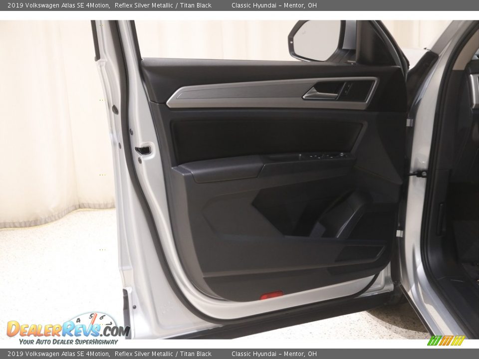 2019 Volkswagen Atlas SE 4Motion Reflex Silver Metallic / Titan Black Photo #4