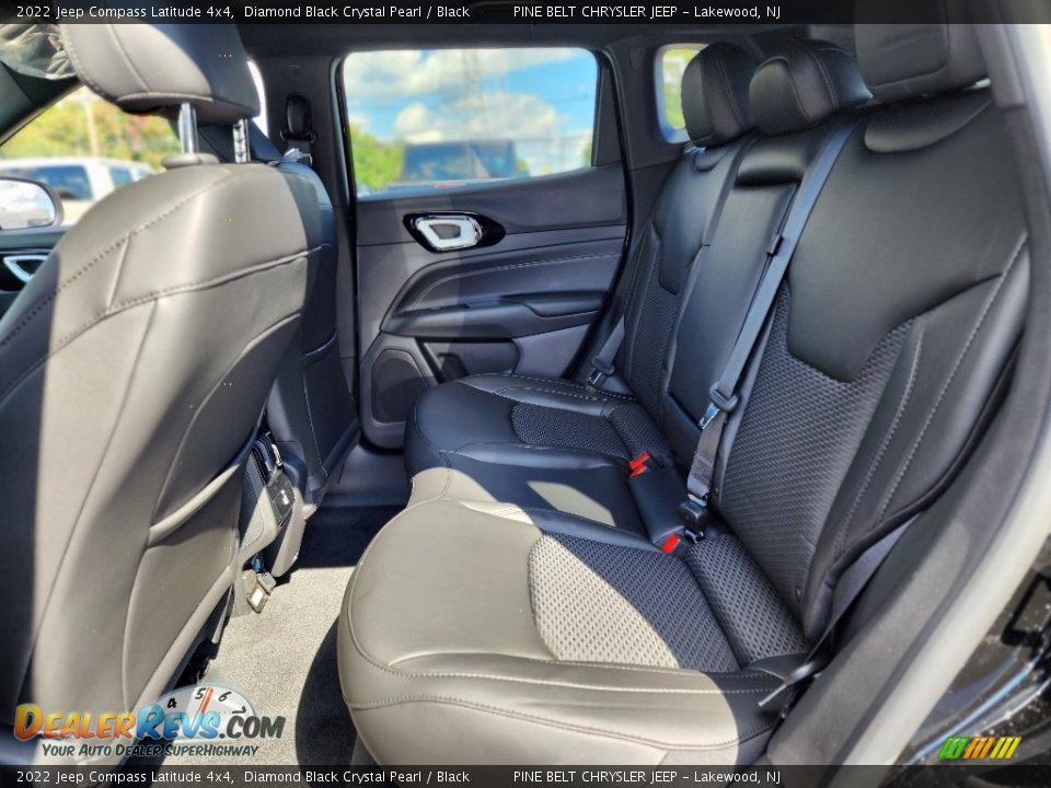 2022 Jeep Compass Latitude 4x4 Diamond Black Crystal Pearl / Black Photo #6