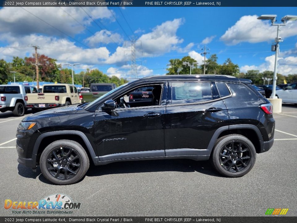 2022 Jeep Compass Latitude 4x4 Diamond Black Crystal Pearl / Black Photo #3