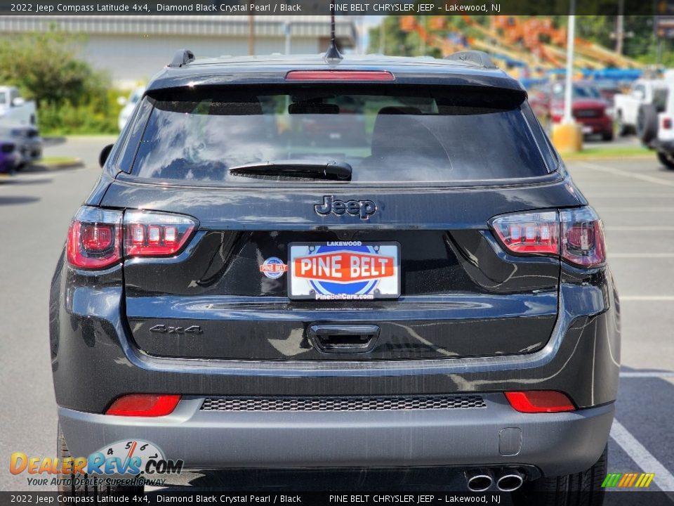 2022 Jeep Compass Latitude 4x4 Diamond Black Crystal Pearl / Black Photo #5