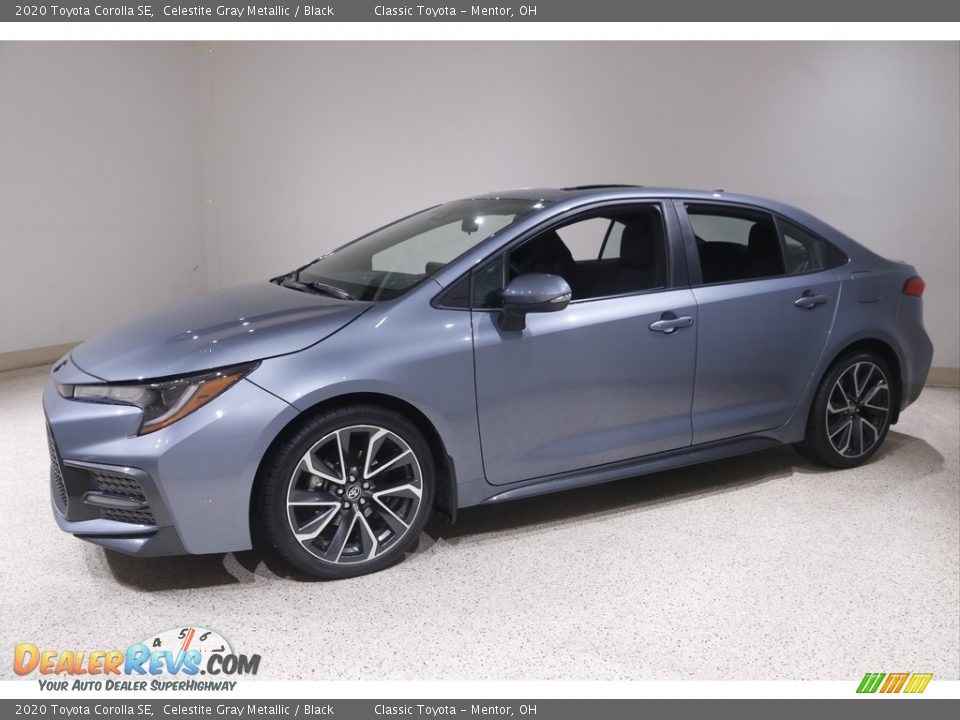 Front 3/4 View of 2020 Toyota Corolla SE Photo #3