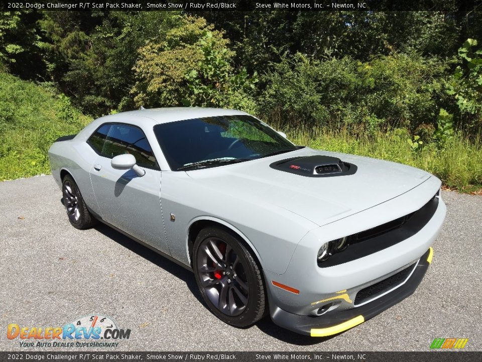 Front 3/4 View of 2022 Dodge Challenger R/T Scat Pack Shaker Photo #4