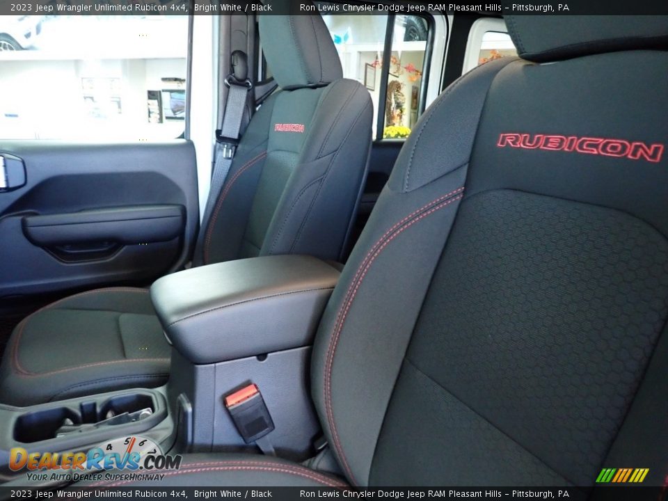 2023 Jeep Wrangler Unlimited Rubicon 4x4 Bright White / Black Photo #11