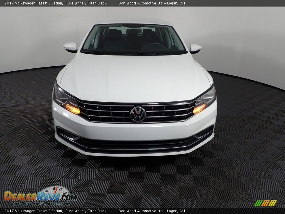 2017 Volkswagen Passat S Sedan Pure White / Titan Black Photo #4