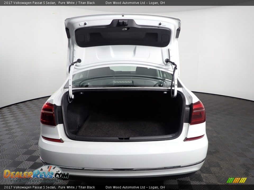 2017 Volkswagen Passat S Sedan Pure White / Titan Black Photo #8