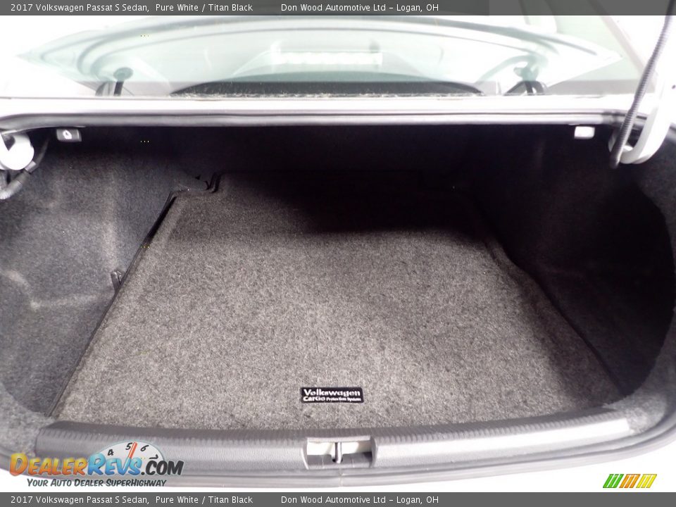 2017 Volkswagen Passat S Sedan Pure White / Titan Black Photo #9