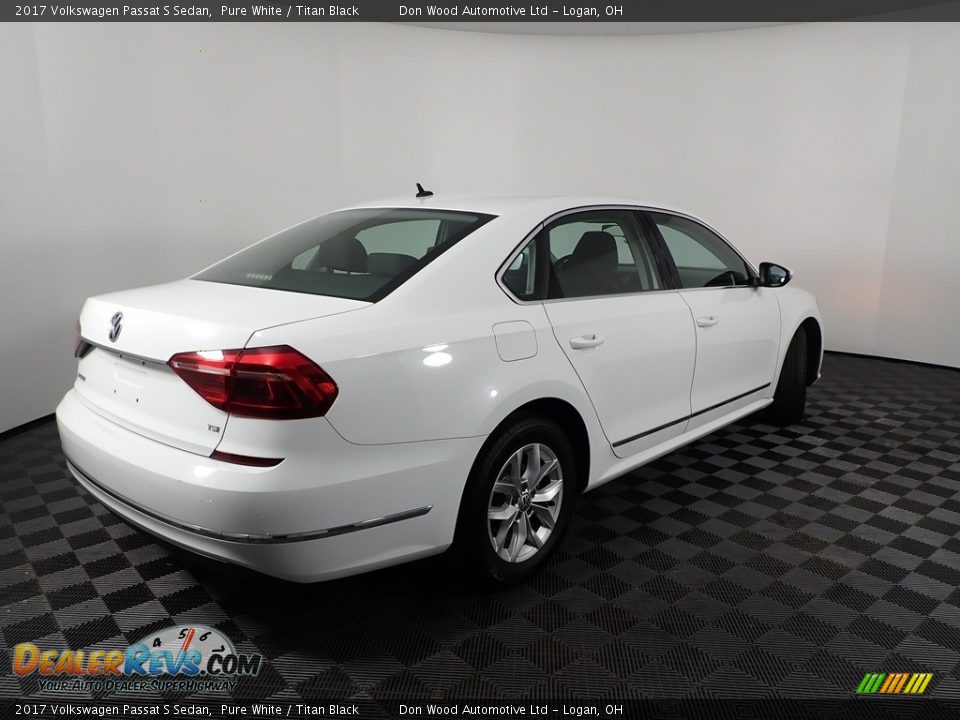 2017 Volkswagen Passat S Sedan Pure White / Titan Black Photo #10