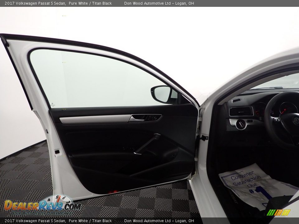 2017 Volkswagen Passat S Sedan Pure White / Titan Black Photo #11