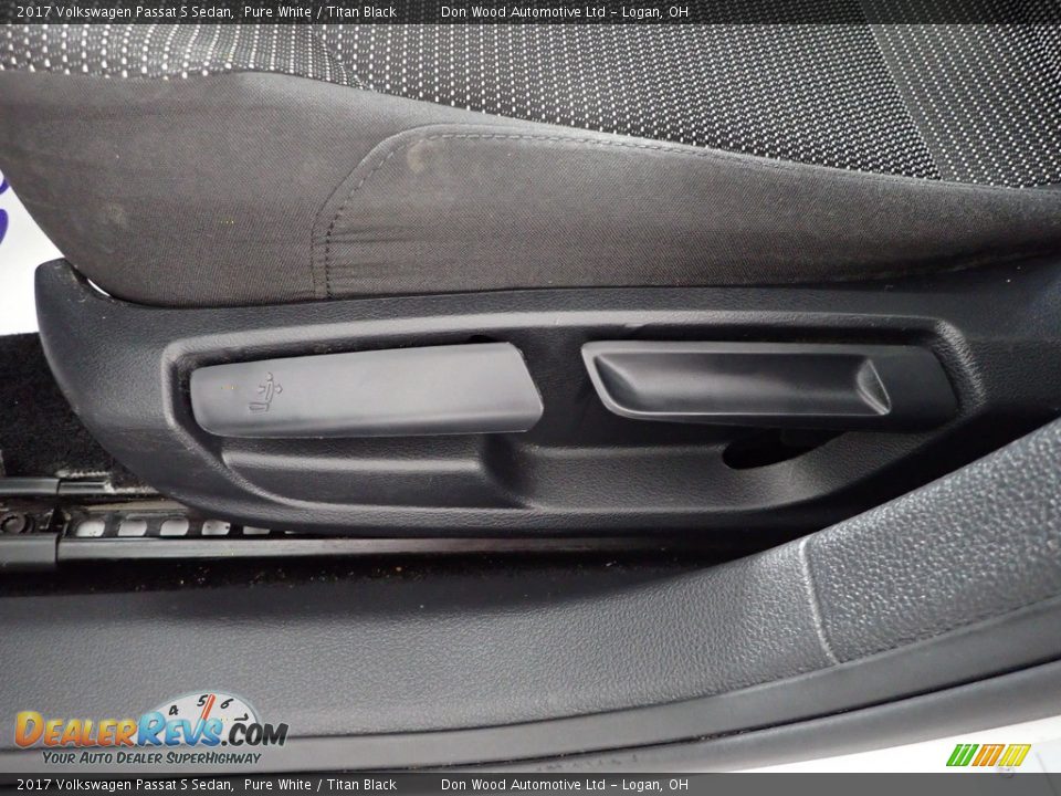 2017 Volkswagen Passat S Sedan Pure White / Titan Black Photo #13
