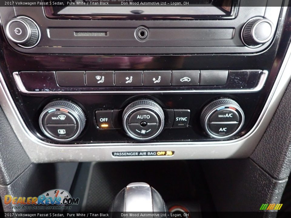 2017 Volkswagen Passat S Sedan Pure White / Titan Black Photo #19