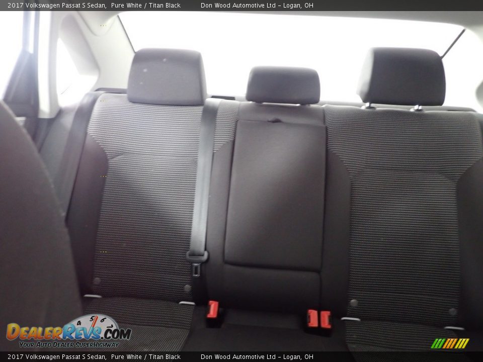 2017 Volkswagen Passat S Sedan Pure White / Titan Black Photo #21