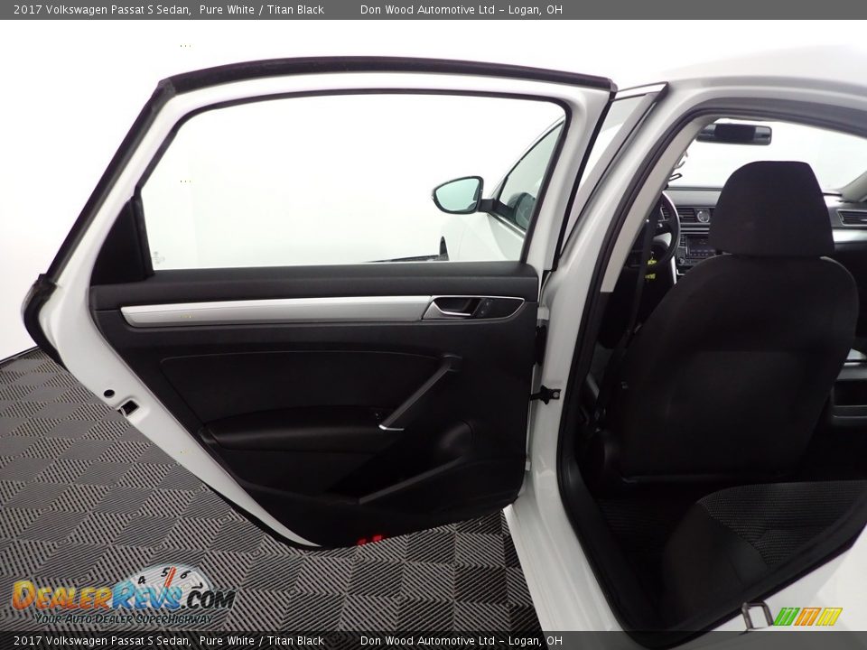 2017 Volkswagen Passat S Sedan Pure White / Titan Black Photo #22