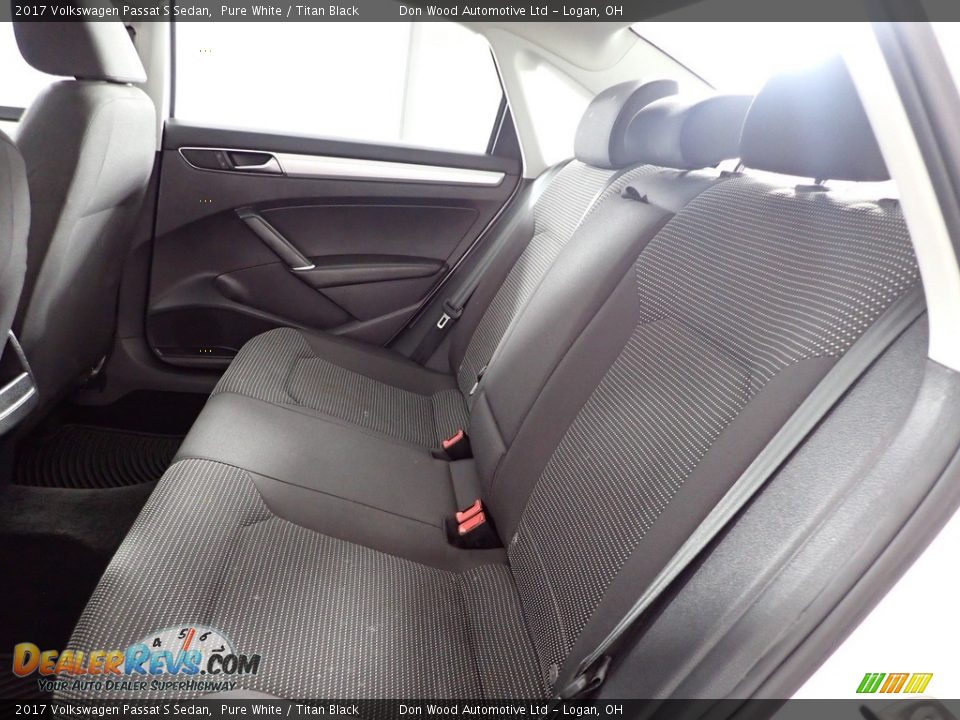 2017 Volkswagen Passat S Sedan Pure White / Titan Black Photo #23