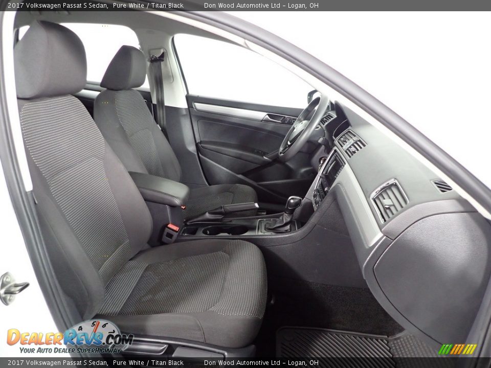 2017 Volkswagen Passat S Sedan Pure White / Titan Black Photo #26