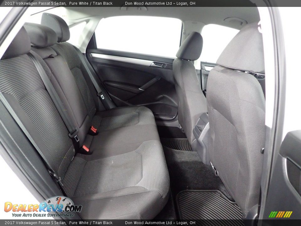 2017 Volkswagen Passat S Sedan Pure White / Titan Black Photo #28