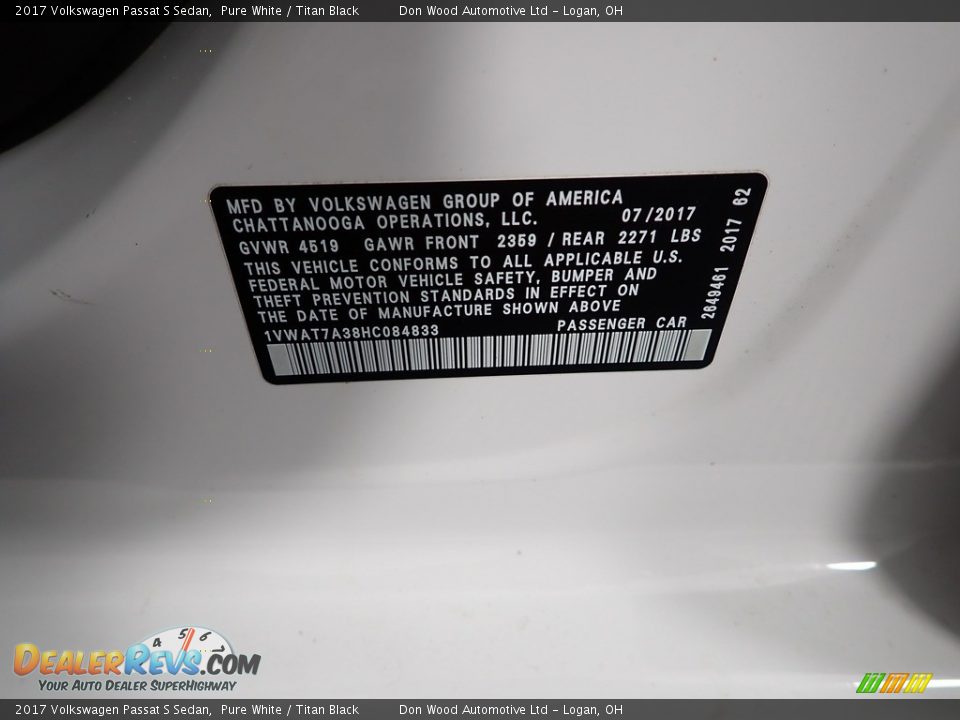 2017 Volkswagen Passat S Sedan Pure White / Titan Black Photo #31