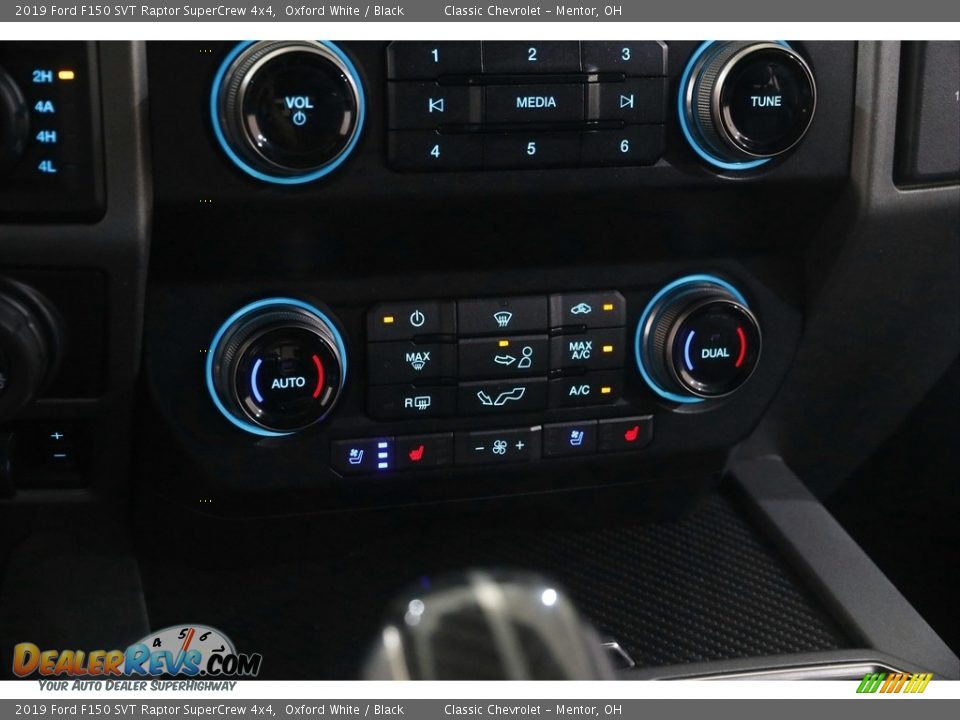 Controls of 2019 Ford F150 SVT Raptor SuperCrew 4x4 Photo #16