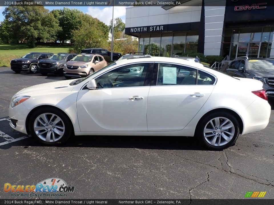 2014 Buick Regal FWD White Diamond Tricoat / Light Neutral Photo #2