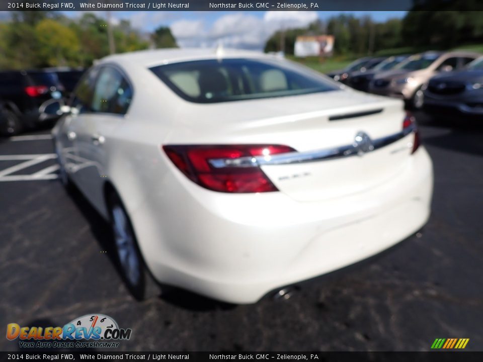 2014 Buick Regal FWD White Diamond Tricoat / Light Neutral Photo #4