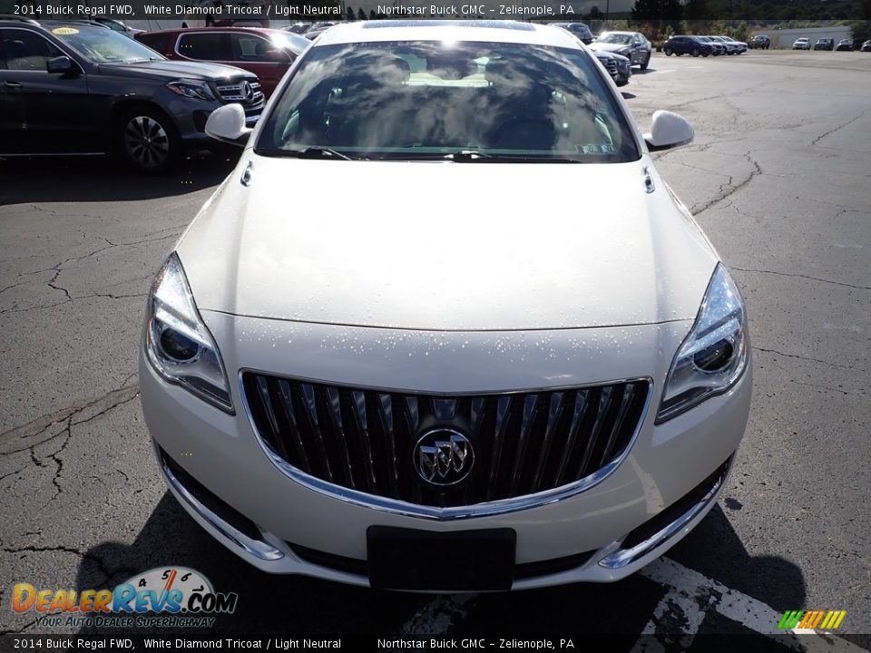 2014 Buick Regal FWD White Diamond Tricoat / Light Neutral Photo #11