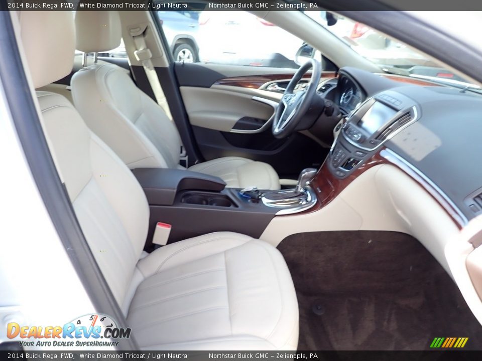 Front Seat of 2014 Buick Regal FWD Photo #15
