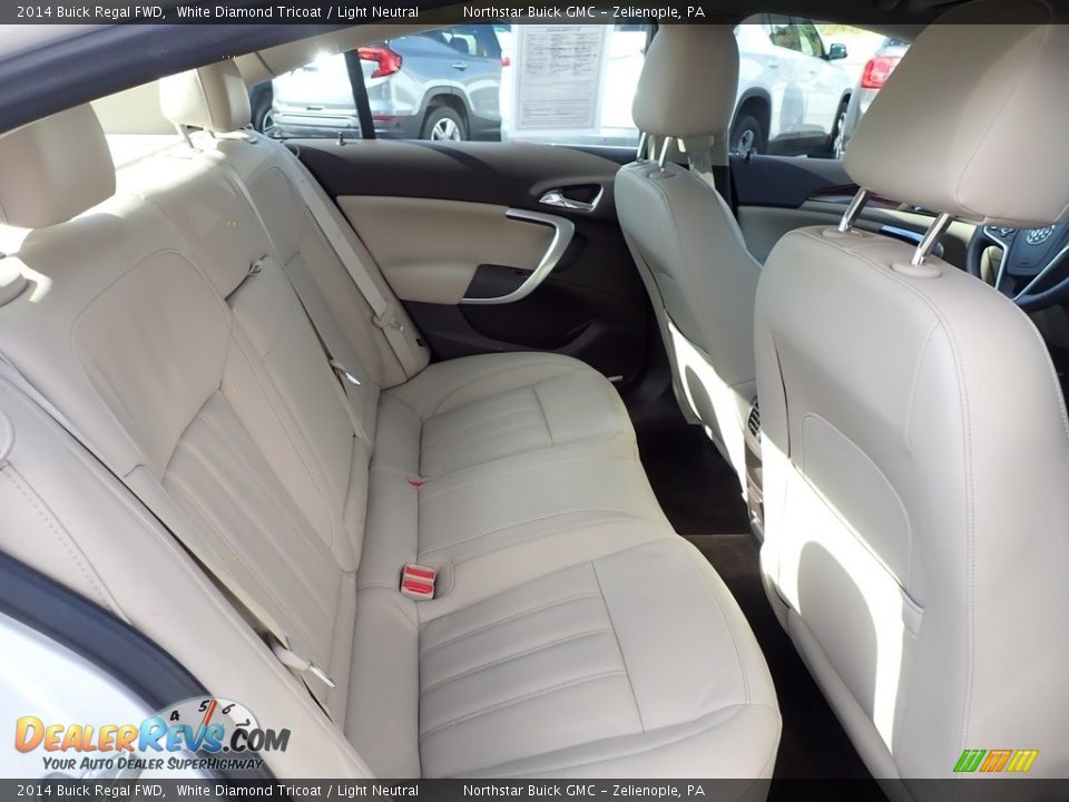 Rear Seat of 2014 Buick Regal FWD Photo #16
