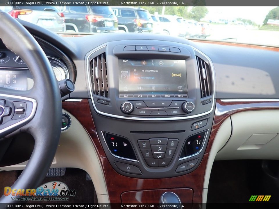 Controls of 2014 Buick Regal FWD Photo #25
