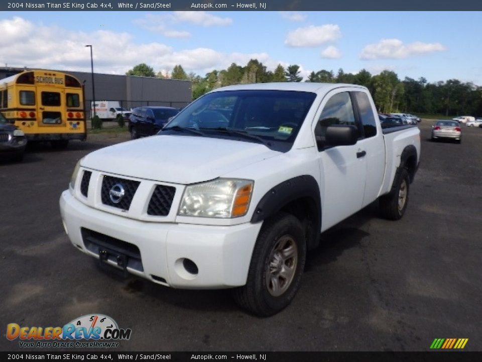 2004 Nissan Titan SE King Cab 4x4 White / Sand/Steel Photo #1