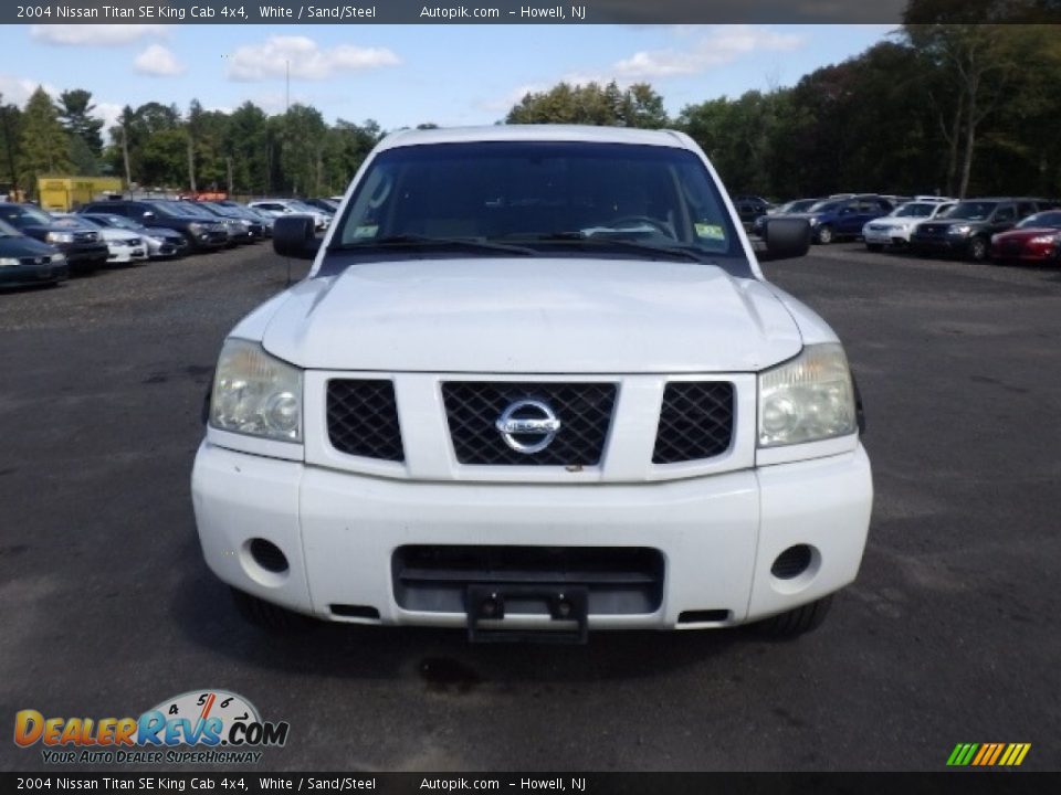 2004 Nissan Titan SE King Cab 4x4 White / Sand/Steel Photo #2