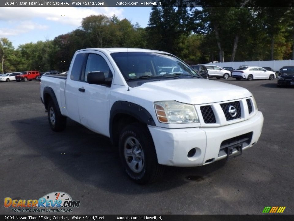 2004 Nissan Titan SE King Cab 4x4 White / Sand/Steel Photo #3