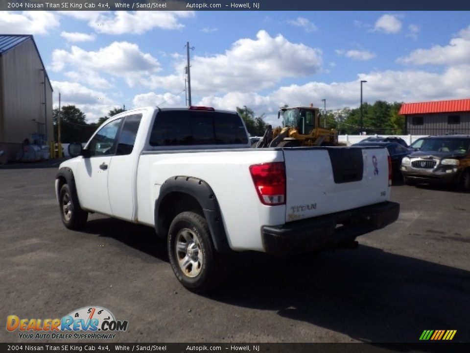 2004 Nissan Titan SE King Cab 4x4 White / Sand/Steel Photo #4