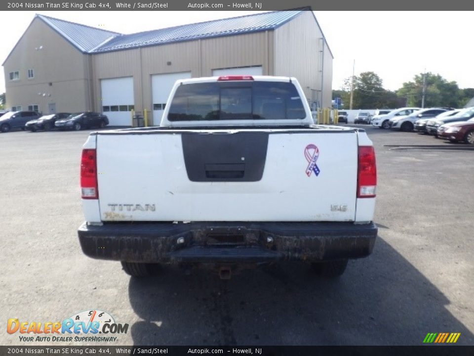 2004 Nissan Titan SE King Cab 4x4 White / Sand/Steel Photo #5