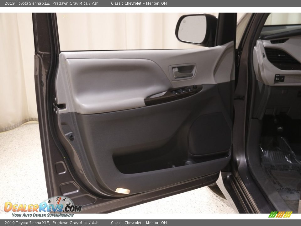 2019 Toyota Sienna XLE Predawn Gray Mica / Ash Photo #4