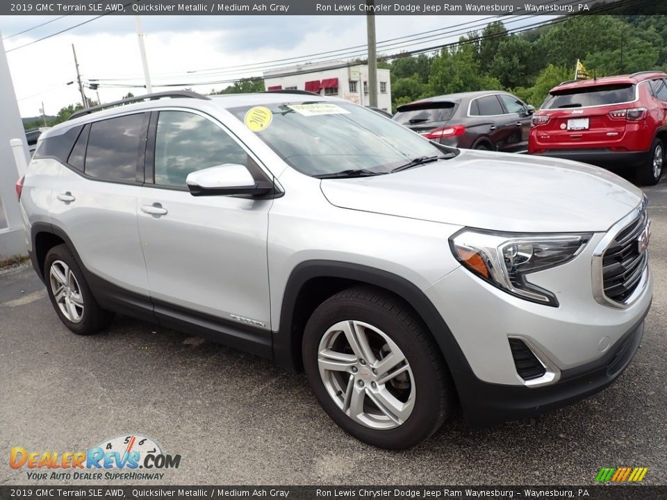 Front 3/4 View of 2019 GMC Terrain SLE AWD Photo #8