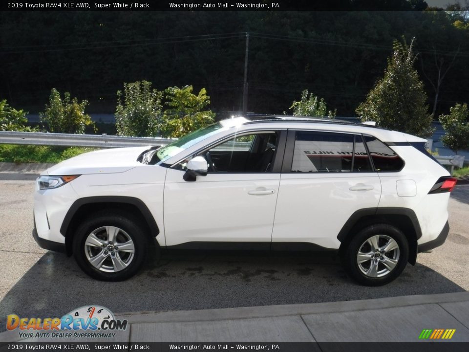 2019 Toyota RAV4 XLE AWD Super White / Black Photo #14