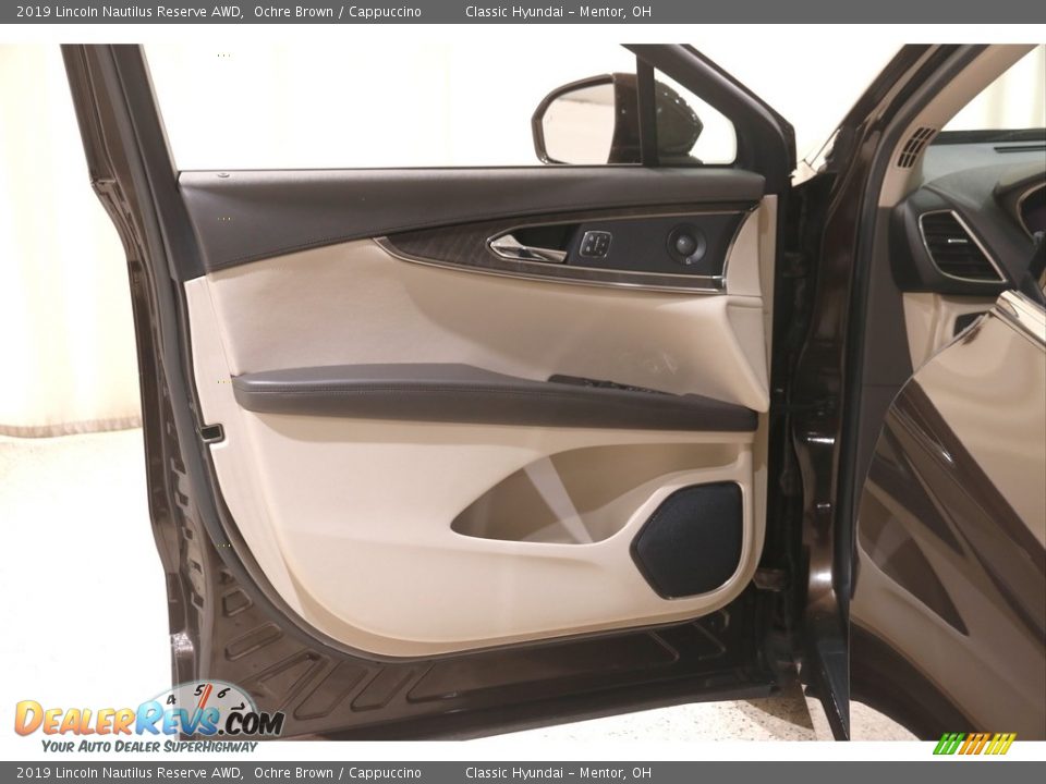 Door Panel of 2019 Lincoln Nautilus Reserve AWD Photo #4