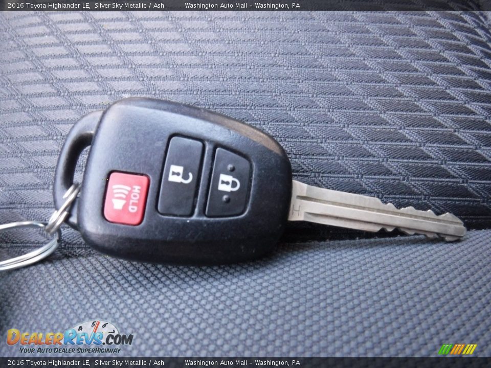Keys of 2016 Toyota Highlander LE Photo #8