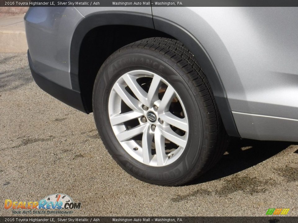 2016 Toyota Highlander LE Wheel Photo #9