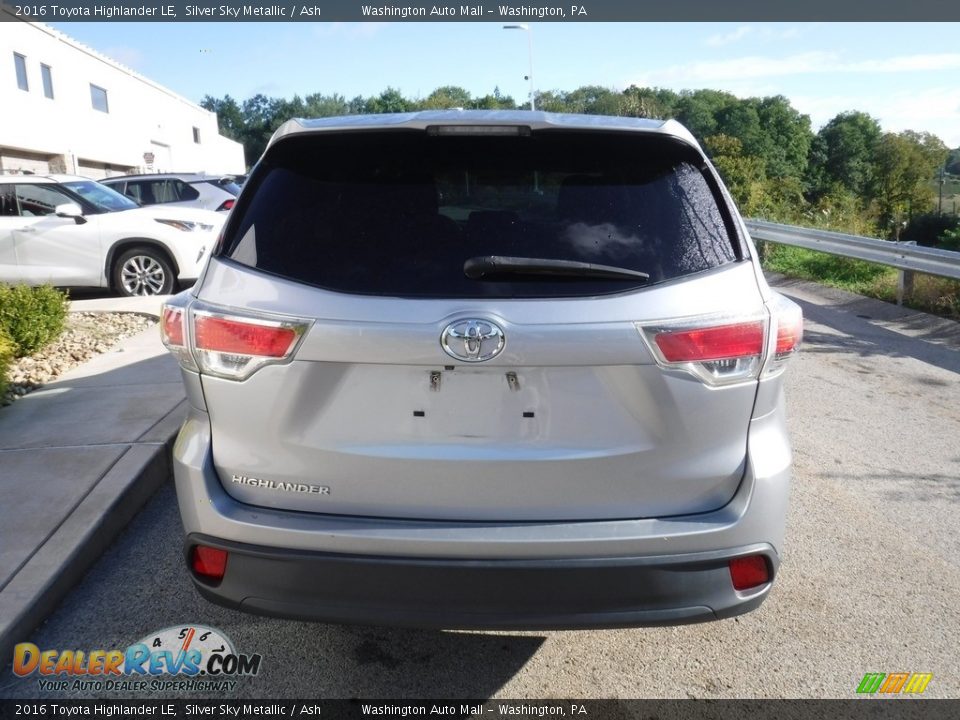 2016 Toyota Highlander LE Silver Sky Metallic / Ash Photo #14