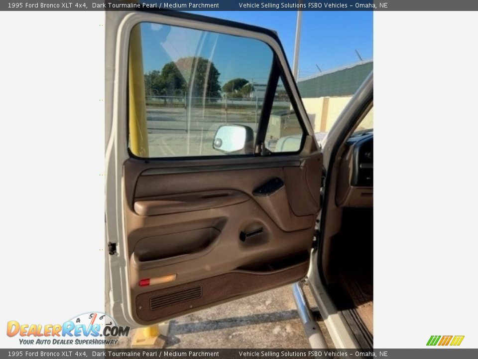 1995 Ford Bronco XLT 4x4 Dark Tourmaline Pearl / Medium Parchment Photo #2