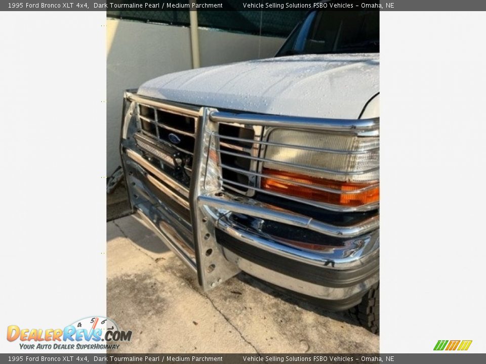 1995 Ford Bronco XLT 4x4 Dark Tourmaline Pearl / Medium Parchment Photo #4